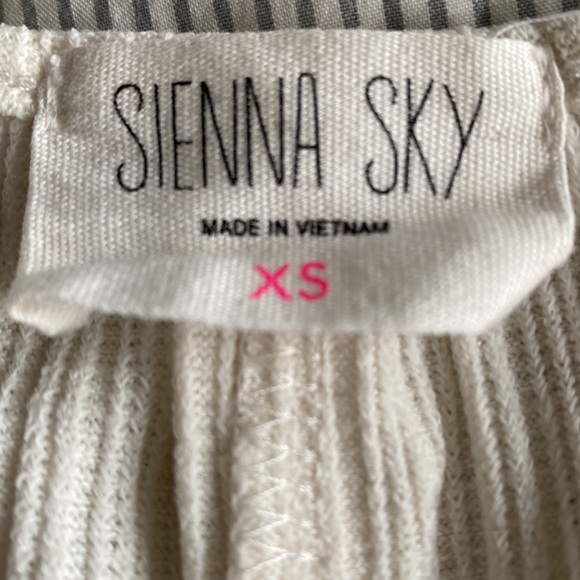 Sienna Sky crop Top - Picture 5 of 6